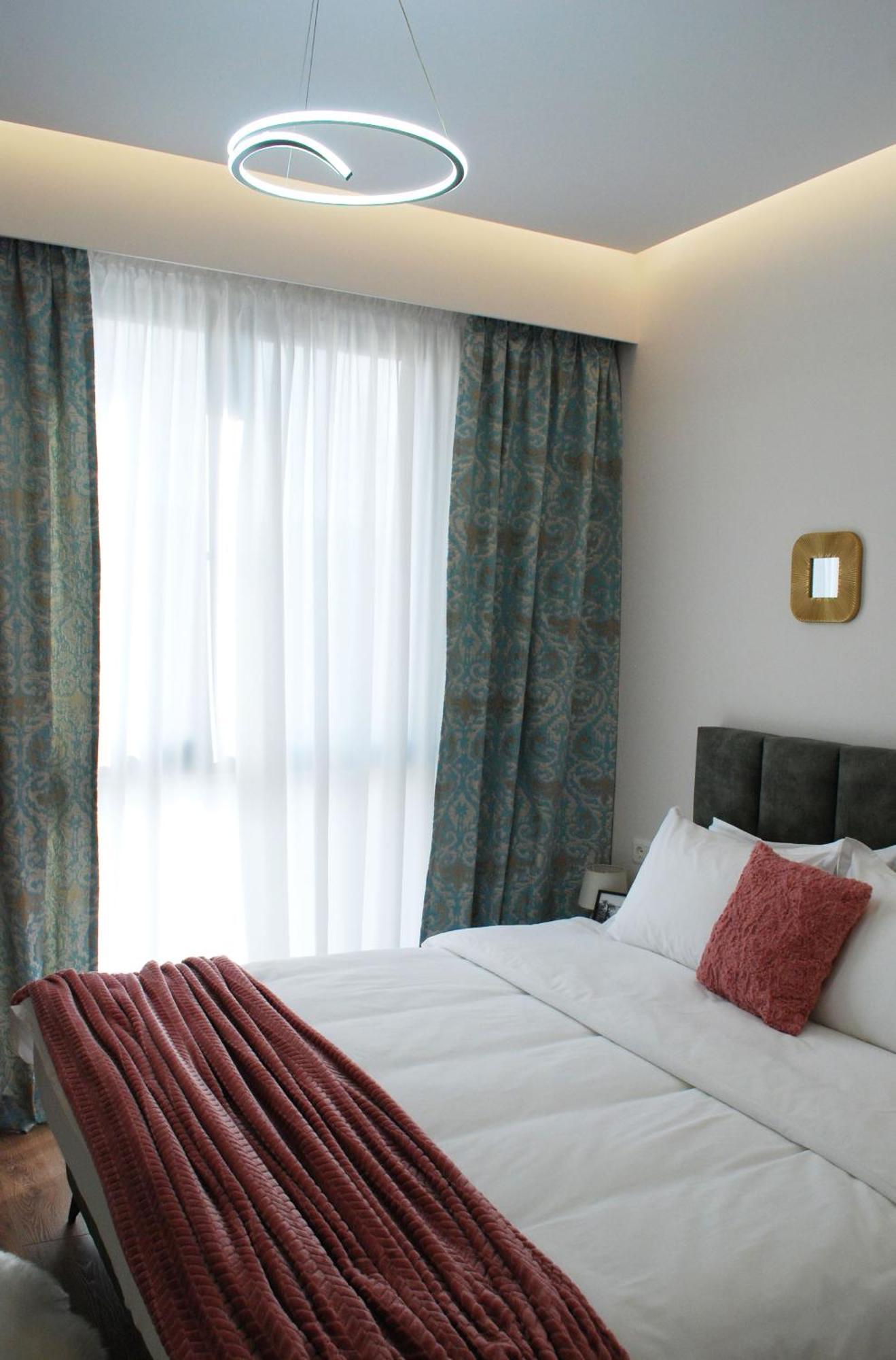Lindi's 8 5 Tirana